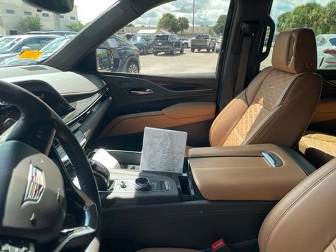 Used 2024 Cadillac Escalade Sport AWD/4WD image 9