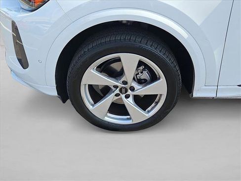 Used 2025 Audi Q5 Premium Plus w/ Premium Plus image 24