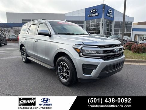 Used 2024 Ford Expedition XLT image 1