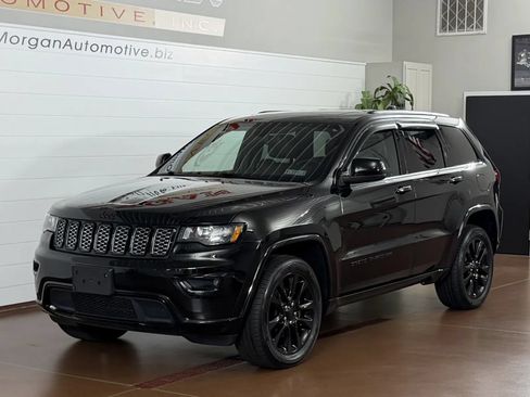 Used 2019 Jeep Grand Cherokee Altitude AWD/4WD image 7