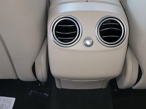 Used 2019 Mercedes-Benz GLC 350e 4MATIC image 28