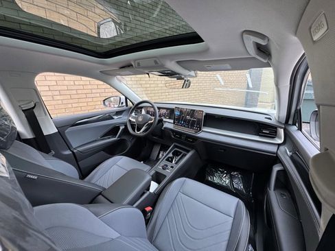 New 2026 Volkswagen Tiguan SE image 12