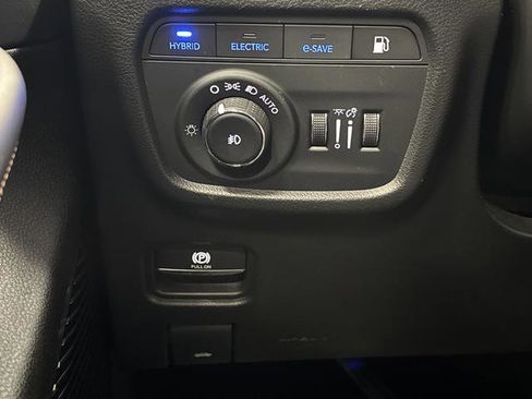 Used 2022 Jeep Grand Cherokee Summit w/ Advanced Protech Group IV image 26