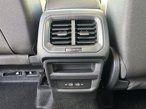 New 2026 Volkswagen Taos SE FWD image 8