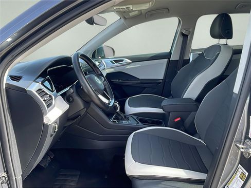 Used 2025 Volkswagen Taos SE image 21