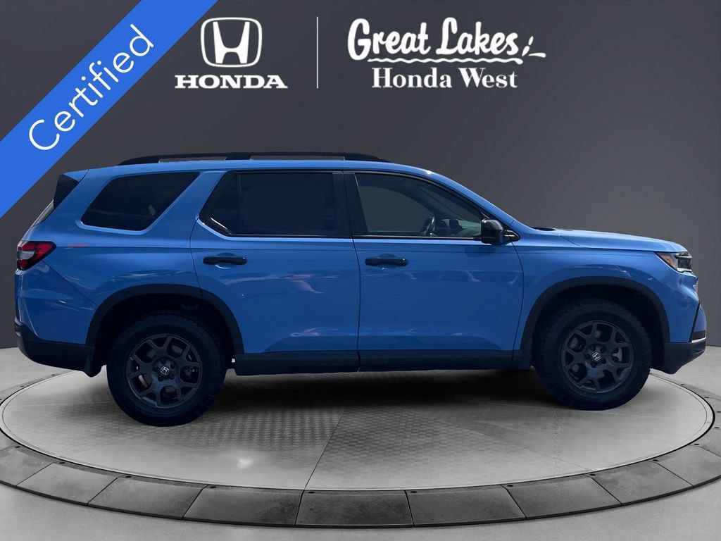 Certified 2025 Honda Pilot TrailSport image 6
