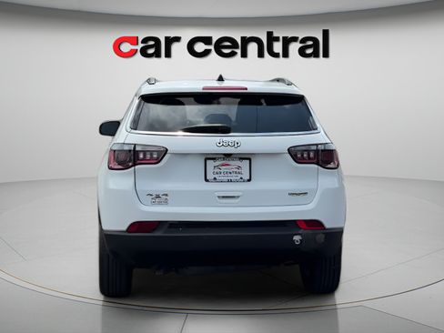 Used 2024 Jeep Compass Latitude w/ Altitude Special Edition AWD/4WD image 4