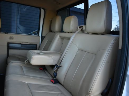 Used 2012 Ford F250 Lariat w/ Lariat Interior Pkg image 24