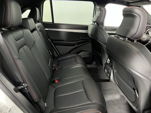 Used 2024 Jeep Wagoneer Launch Edition image 31