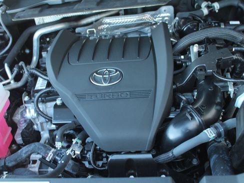 Used 2024 Toyota Grand Highlander AWD image 19