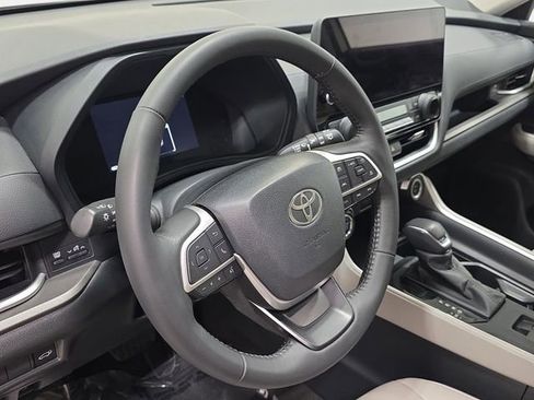 Certified 2024 Toyota Grand Highlander XLE image 13