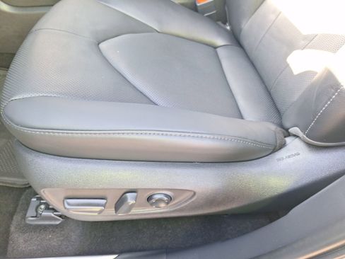 Used 2025 Toyota Highlander Limited image 16