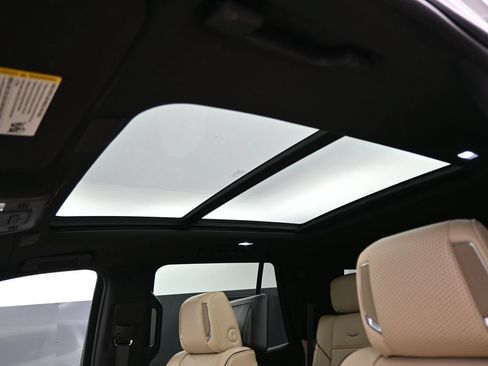 Used 2023 Cadillac Escalade Premium Luxury AWD/4WD image 13