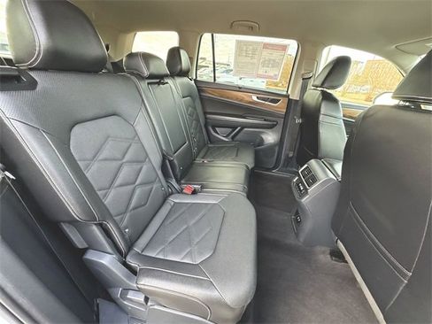 Used 2025 Volkswagen Atlas SE image 26