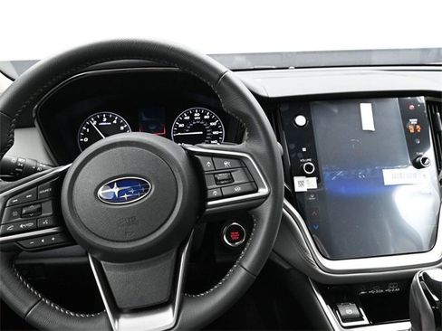 Used 2025 Subaru Outback Premium image 5