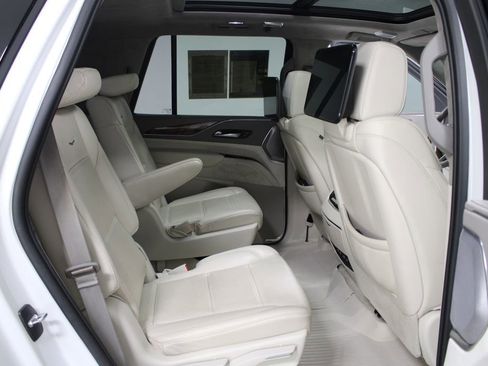 Used 2021 Cadillac Escalade Premium Luxury Platinum w/ Heavy-Duty Trailer Package image 34