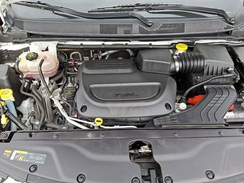 Used 2024 Chrysler Pacifica Touring-L FWD image 29