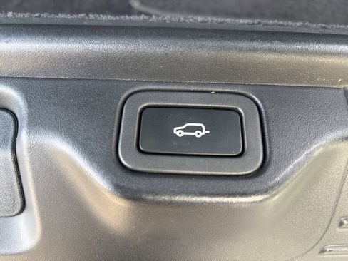 Used 2020 Land Rover Range Rover HSE image 19