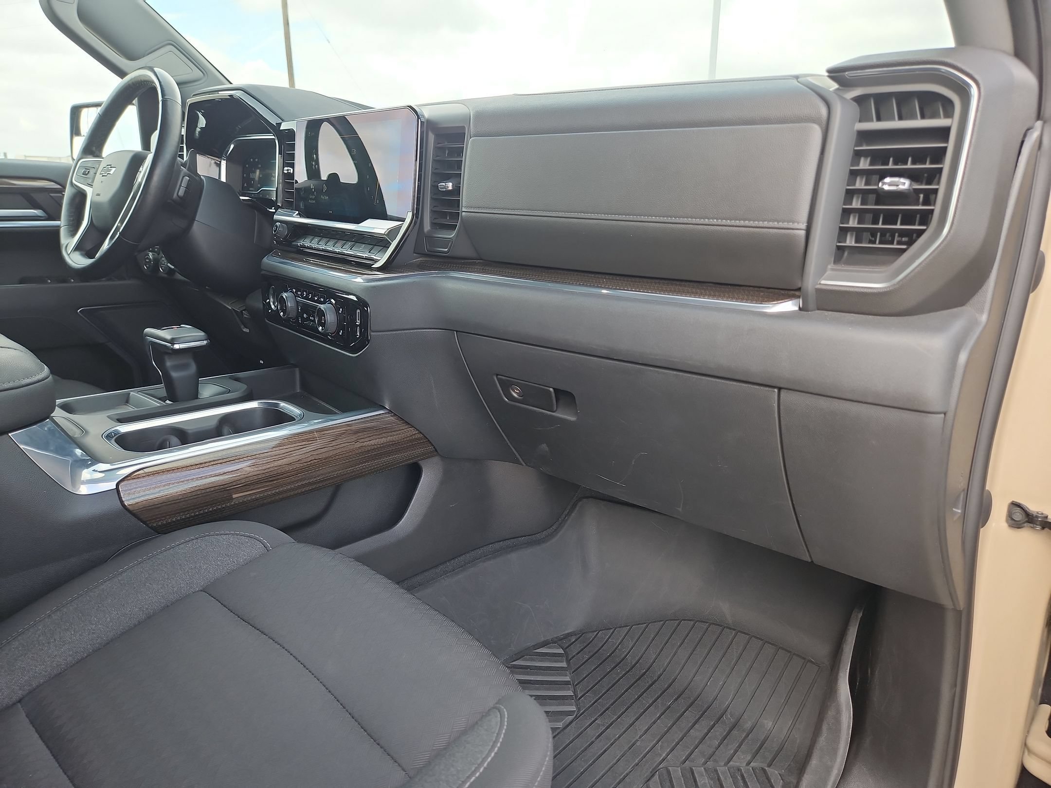 Used 2023 Chevrolet Silverado 1500 LT Trail Boss w/ LPO, Dark Essentials Package AWD/4WD image 28