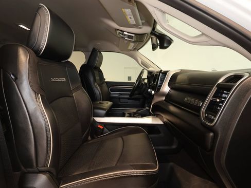Used 2024 RAM 3500 Laramie w/ Towing Technology Group AWD/4WD image 26
