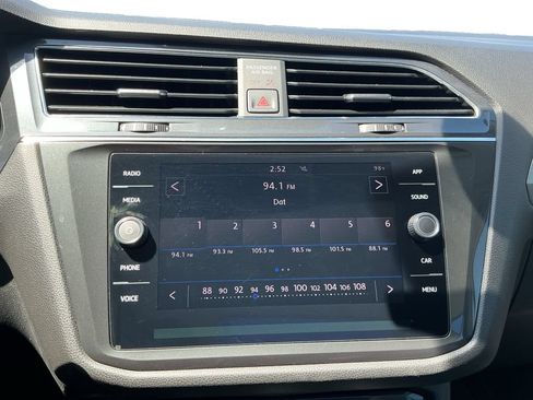 Used 2019 Volkswagen Tiguan SE FWD image 17