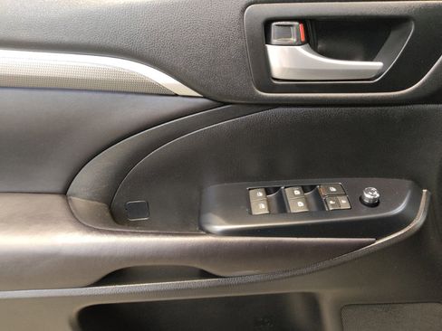 Used 2017 Toyota Highlander XLE image 27