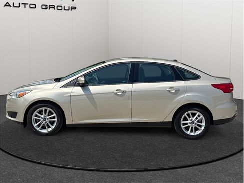 Used 2017 Ford Focus SE FWD image 5