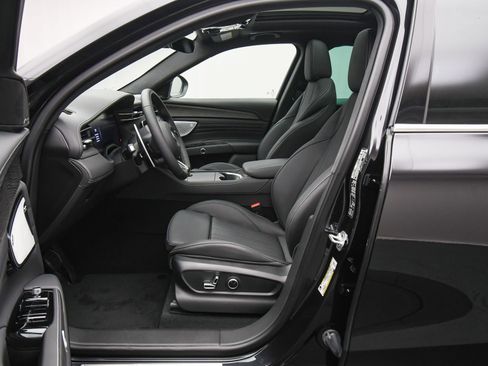 New 2025 Maserati Grecale GT image 18