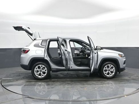 Used 2025 Jeep Compass Sport w/ Mopar Graphics Package AWD/4WD image 46