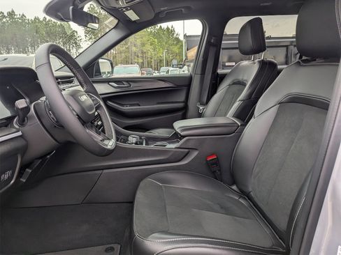 New 2025 Jeep Grand Cherokee L Altitude image 11