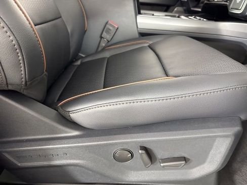 New 2026 Ford F250 Lariat w/ Black Appearance Package image 22