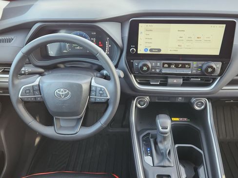 Used 2025 Toyota Grand Highlander AWD image 30