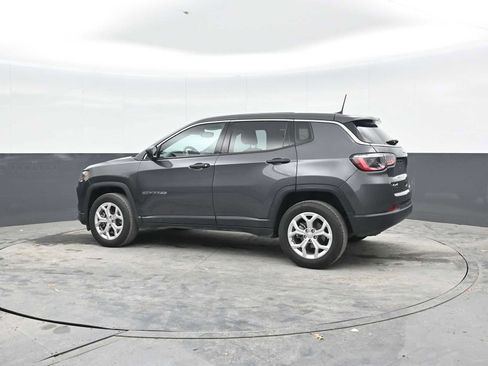 Used 2024 Jeep Compass Sport AWD/4WD image 3
