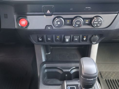 Used 2020 Toyota Tacoma TRD Sport w/ Technology Package RWD image 8