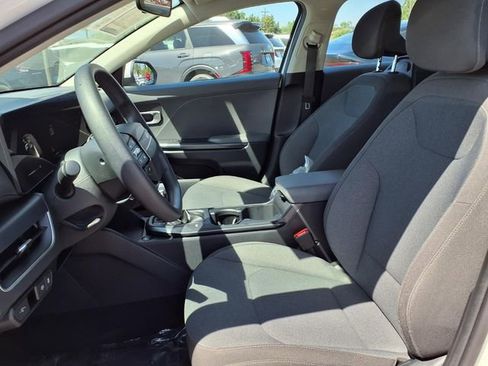 Used 2025 Kia K4 FWD image 14