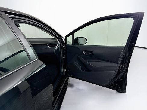 Used 2025 Toyota Corolla LE FWD image 30