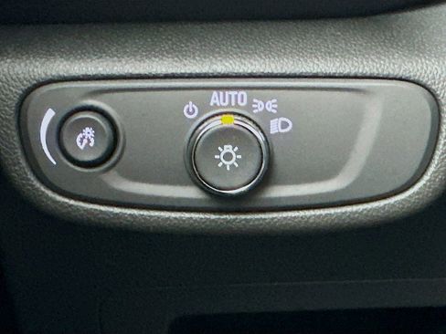 Used 2022 Chevrolet TrailBlazer LS AWD/4WD image 10