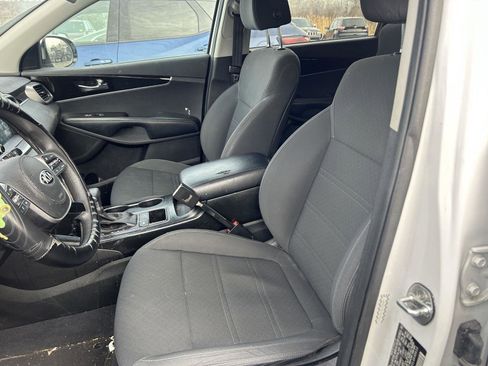 Used 2020 Kia Sorento L image 5