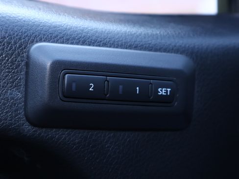 Used 2021 Nissan Titan PRO-4X w/ Pro-4x Convenience Package AWD/4WD image 8