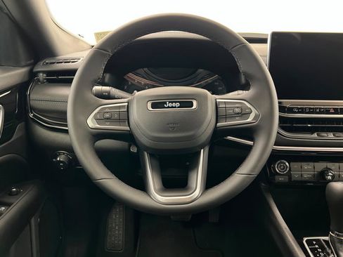 New 2026 Jeep Compass Latitude image 12