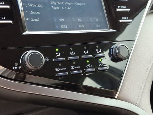 Certified 2018 Toyota Camry LE FWD image 18