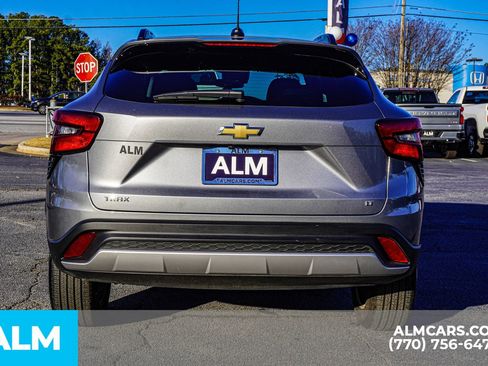 Used 2025 Chevrolet Trax LT w/ LT Convenience Package image 13