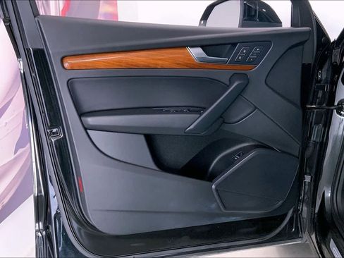 Used 2023 Audi Q5 2.0T Premium w/ Convenience Package image 24