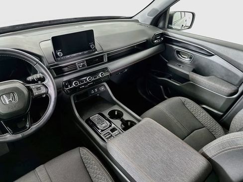 Used 2025 Honda Pilot Sport image 29