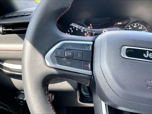 Used 2024 Jeep Compass Trailhawk AWD/4WD image 18