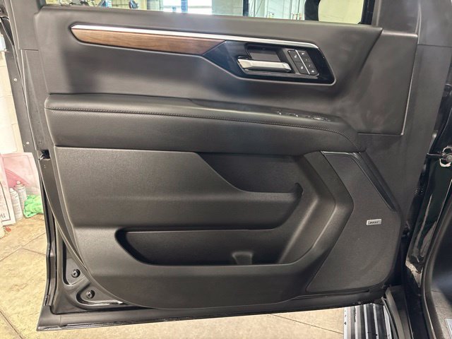 Used 2026 Chevrolet Tahoe High Country AWD/4WD image 12