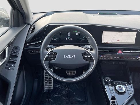 Used 2024 Kia Niro SX Touring image 24
