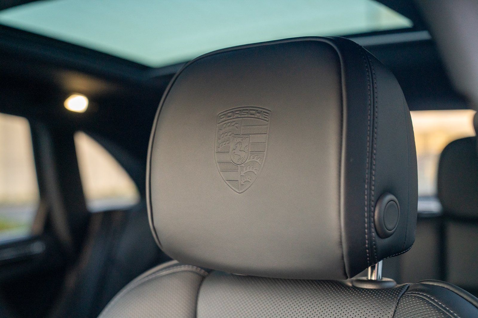 Certified 2026 Porsche Macan AWD/4WD image 13