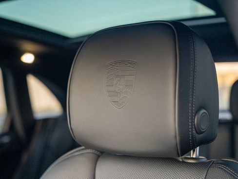 Certified 2026 Porsche Macan AWD/4WD image 13