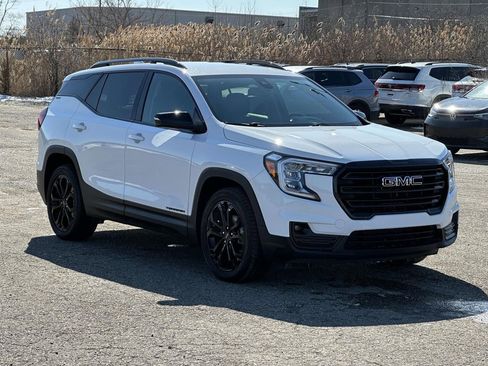 Used 2022 GMC Terrain SLT w/ Elevation Edition image 7